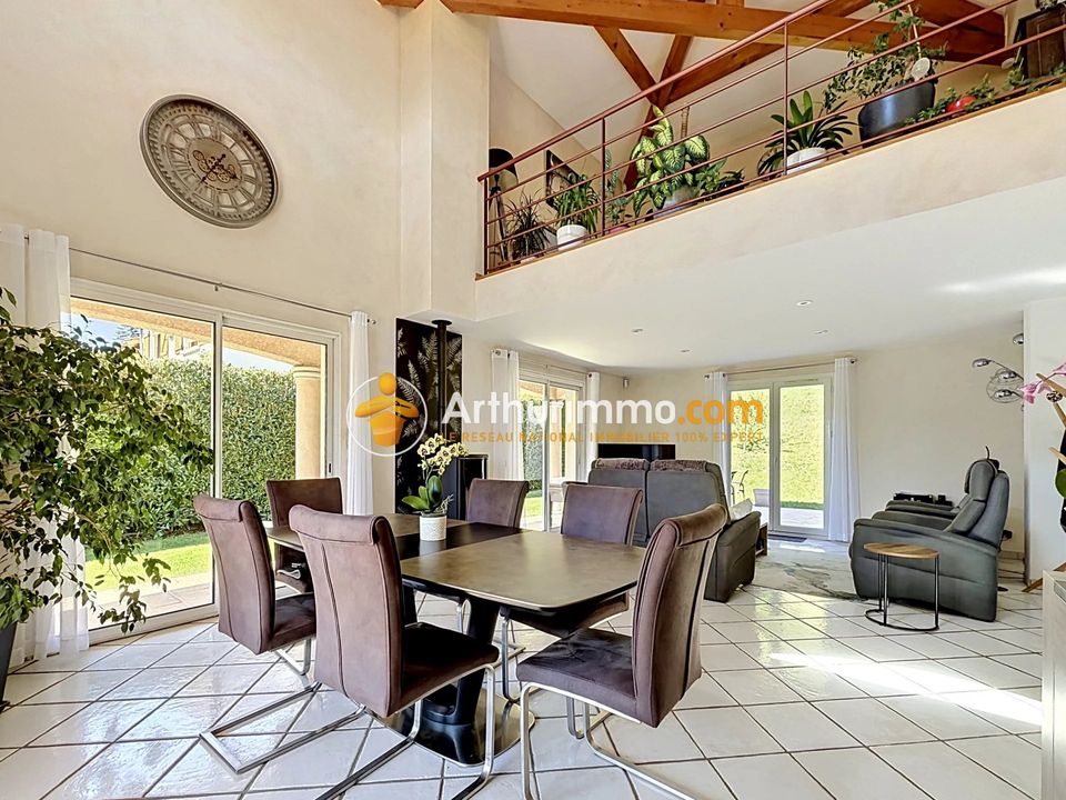 Villa en Bourgoin-Jallieu, Isere - foto 1