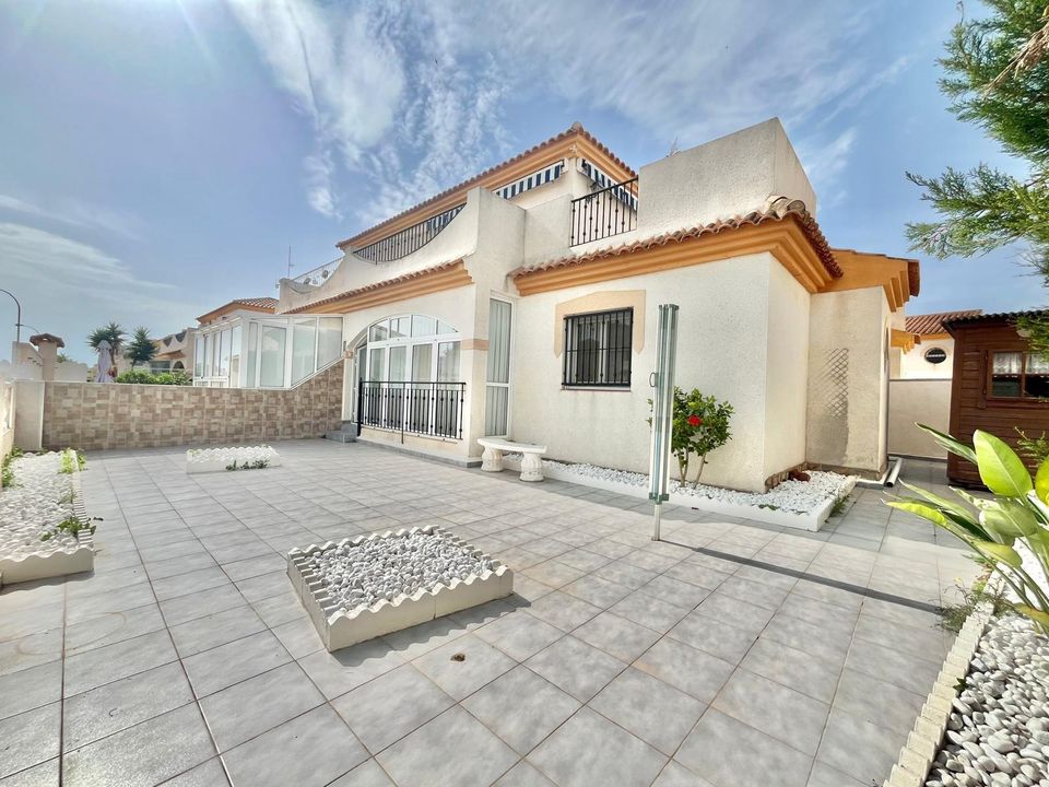 Byhus i Playa Flamenca, Alicante - foto 1
