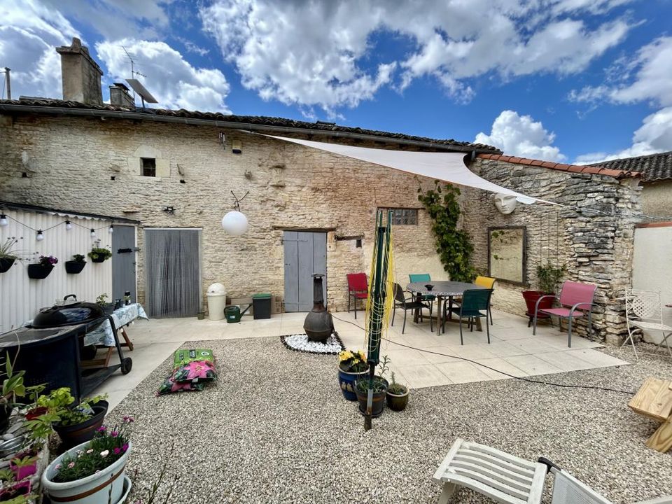 Casa de pueblo en Brux, Vienne - foto 1