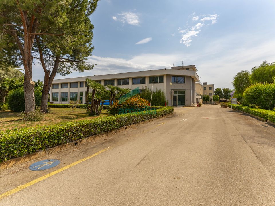Propiedad comercial en Modugno, Bari - foto 1