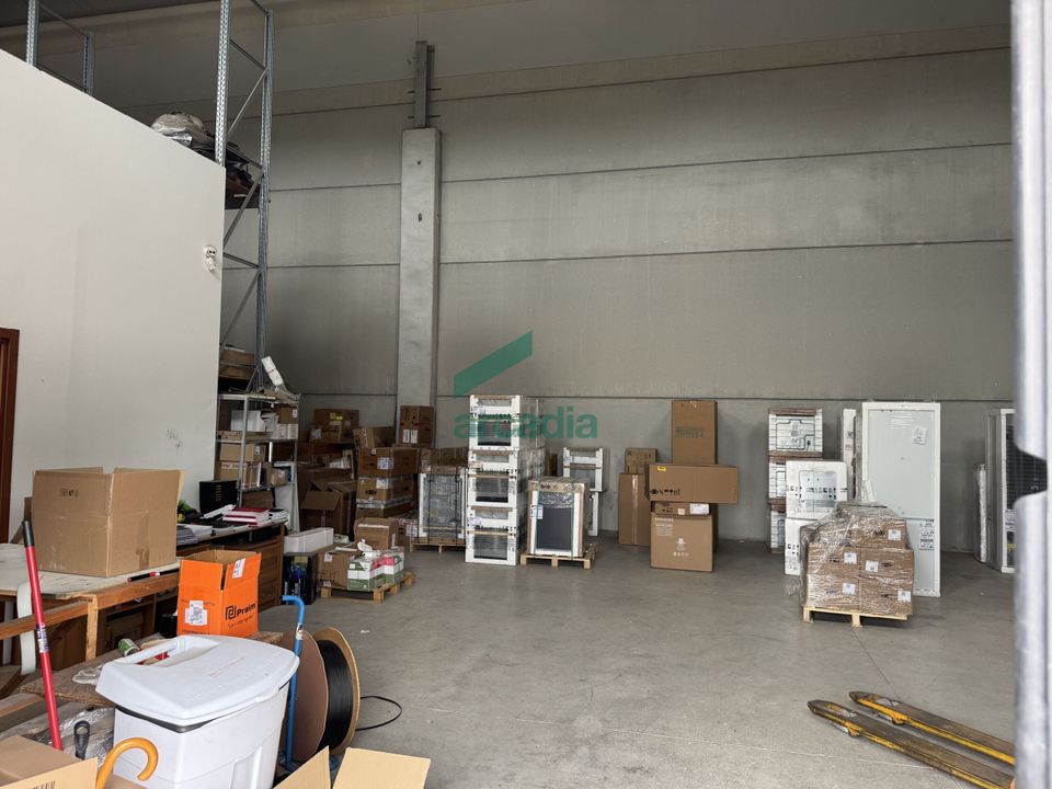 L'establiment comercial a Modugno, Bari - foto 3