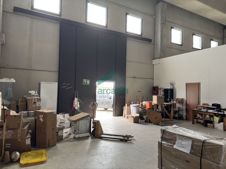 L'establiment comercial a Modugno, Bari - foto 4