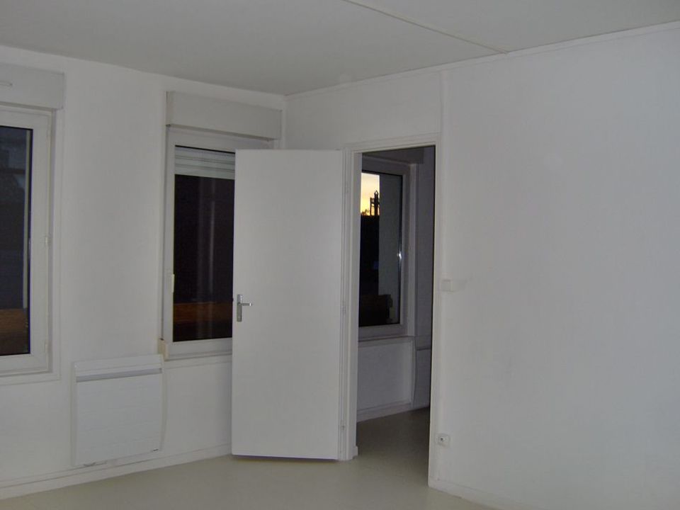 Apartment in Valenciennes, Nord - photo 3