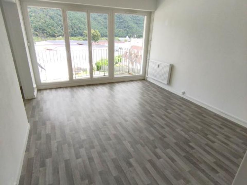 Lejlighed i Bogny-sur-Meuse, Ardennes - foto 1