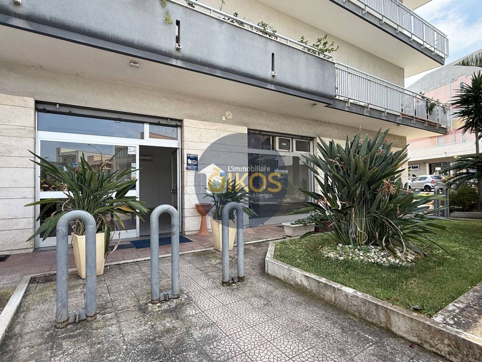 L'establiment comercial a Monopoli, Bari - foto 4