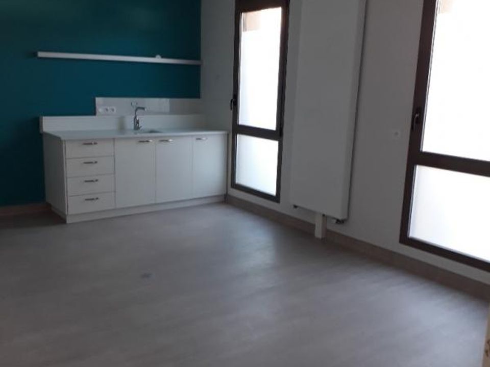 Erhvervsejendom i Montréal-la-Cluse, Ain - foto 1