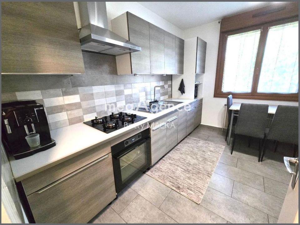 Villa i Stains, Seine-Saint-Denis - bilde 4