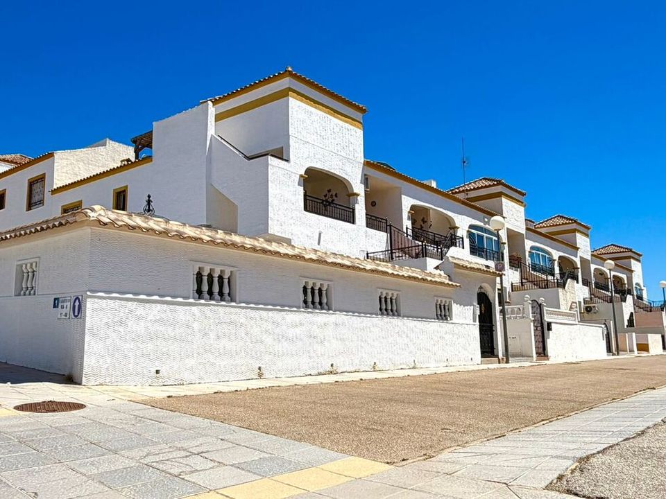 Apartment in Entre Naranjos, Alicante - photo 1