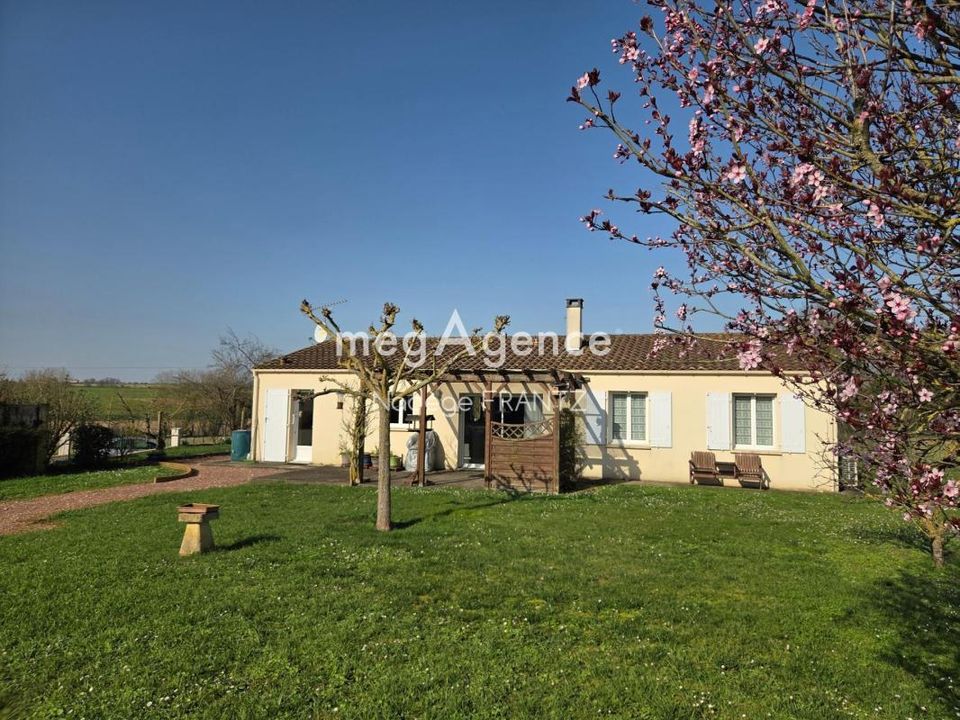 Villa in Antezant-la-Chapelle, Charente-Maritime - foto 1
