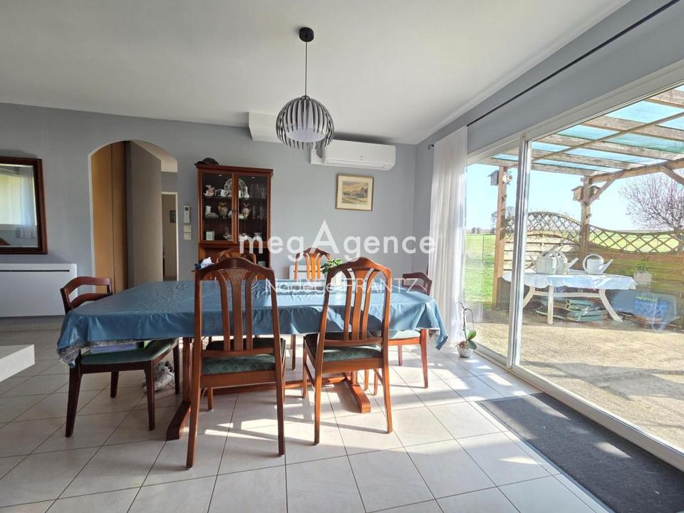 Villa in Antezant-la-Chapelle, Charente-Maritime - foto 4