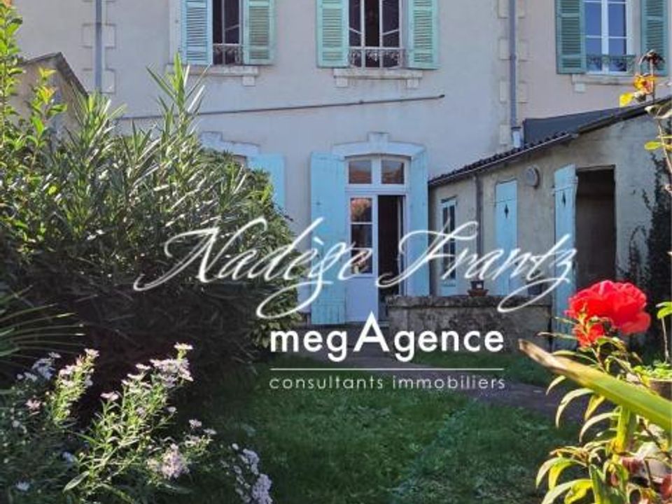 Villa en Saint-Jean-d'Angely, Charente-Maritime - foto 1