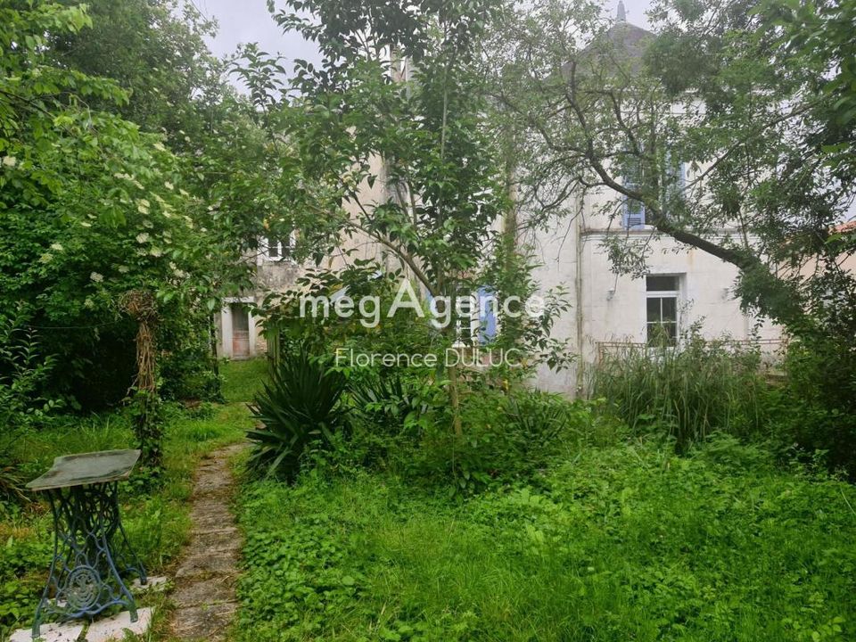 Villa en Saint-Jean-d'Angely, Charente-Maritime - foto 1