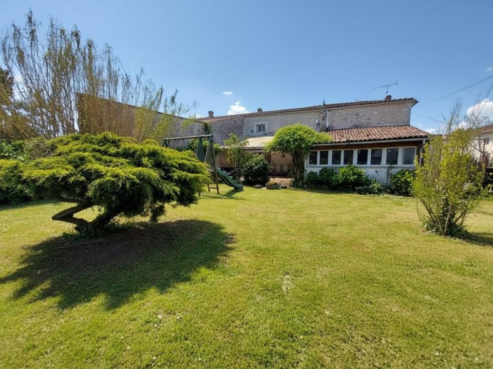 Landejendom i Saint-Quantin-De-Rancanne, Charente-Maritime - foto 1
