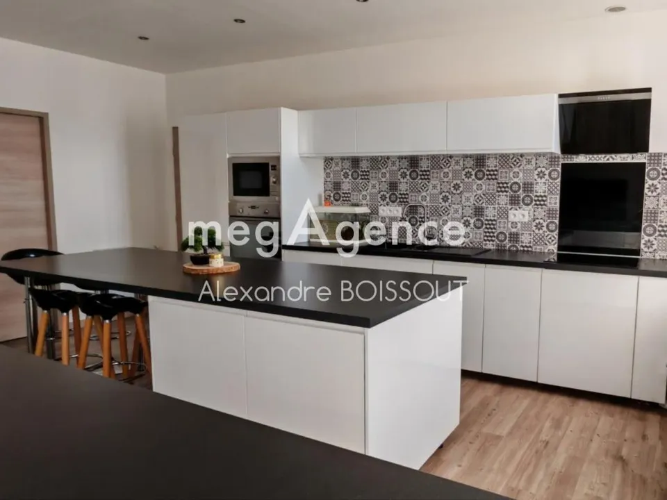 Casa unifamiliar a Saint-Pierre-lès-Elbeuf, Seine-Maritime - foto 1