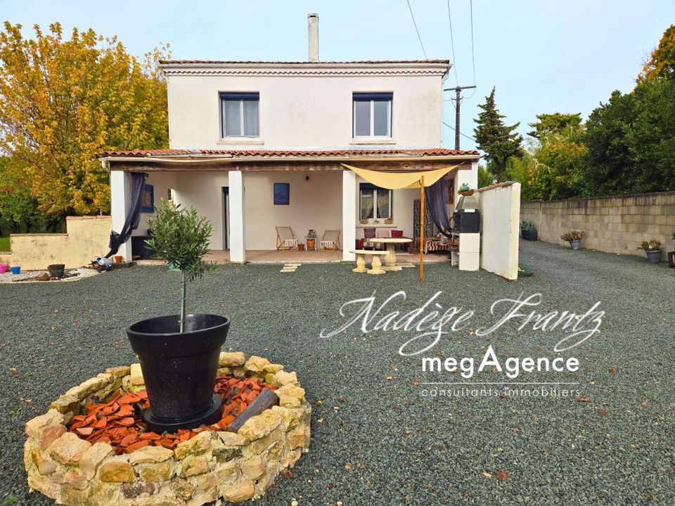 Villa em Saint-Jean-d'Angely, Charente-Maritime - foto 1