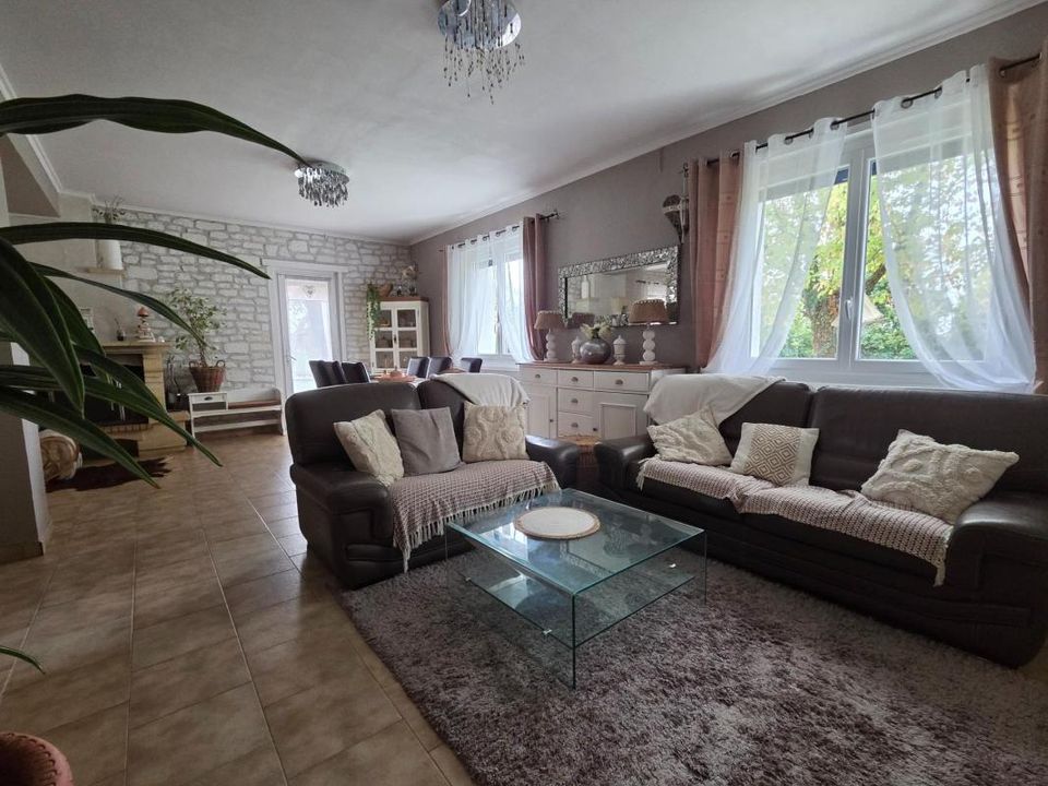 Villa em Saint-Jean-d'Angely, Charente-Maritime - foto 2