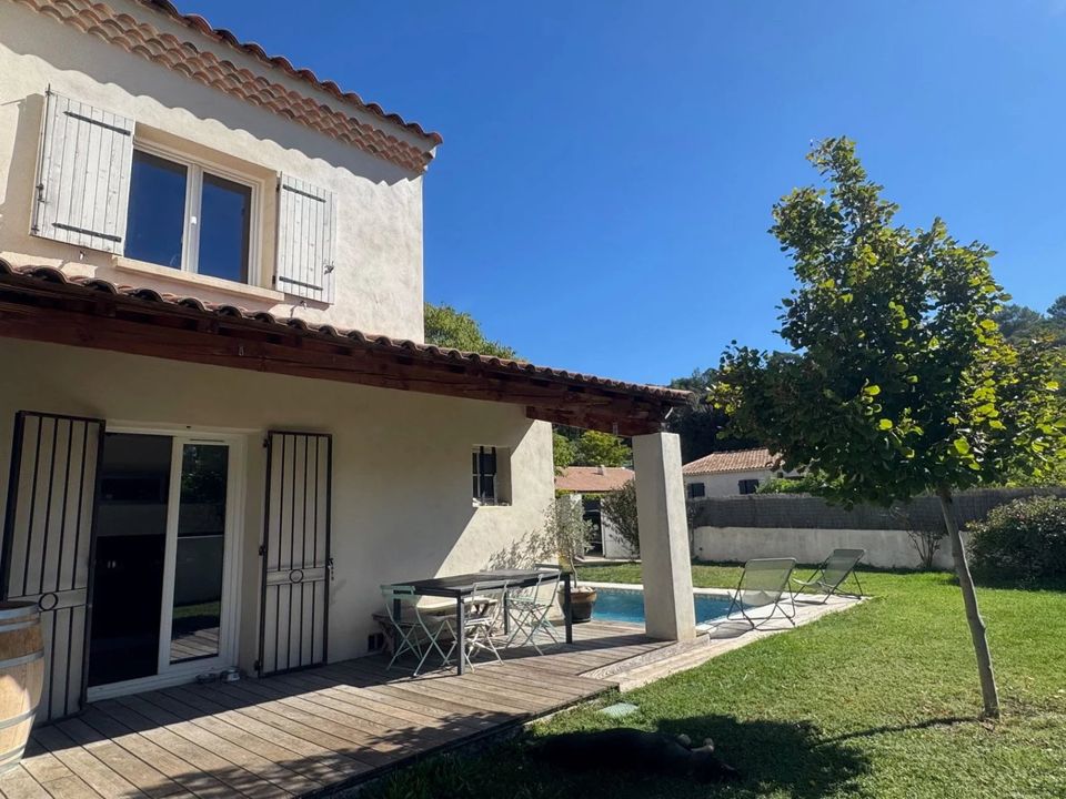 Villa in Jouques, Bouches-du-Rhone - foto 1