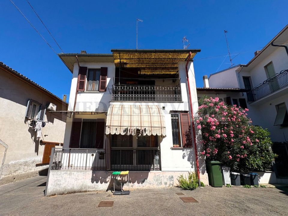 Villa in Sannazzaro de Burgondi, Pavia - foto 1