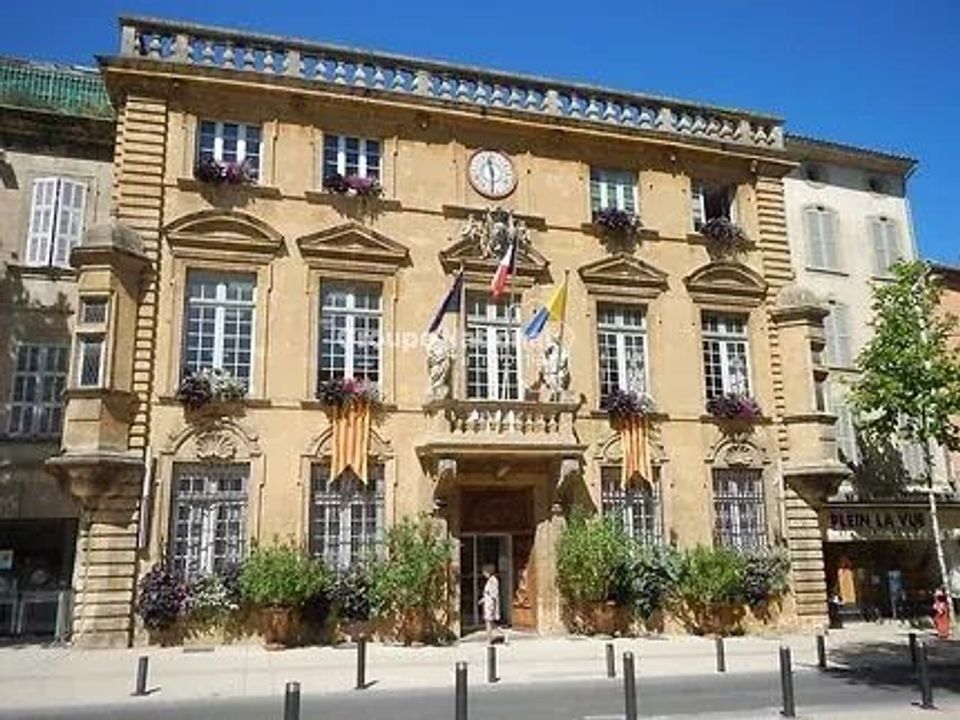 Erhvervsejendom i Salon de Provence, Bouches-du-Rhone - foto 1