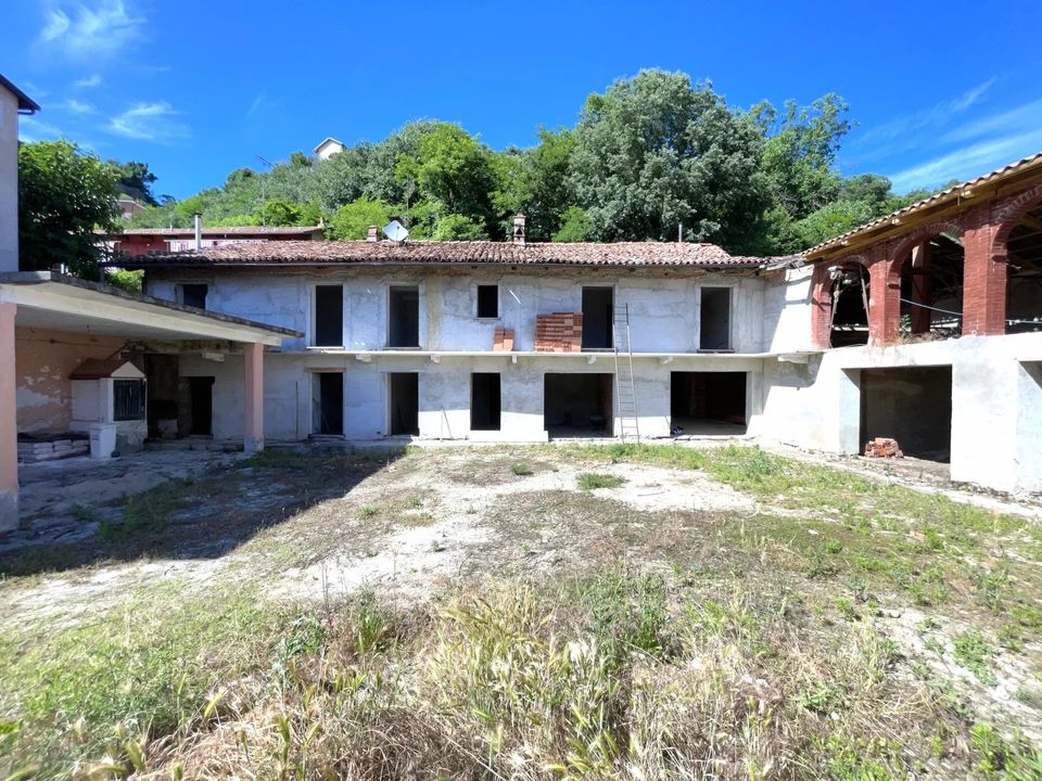 Landejendom i Corneliano d'Alba, Cuneo - foto 1