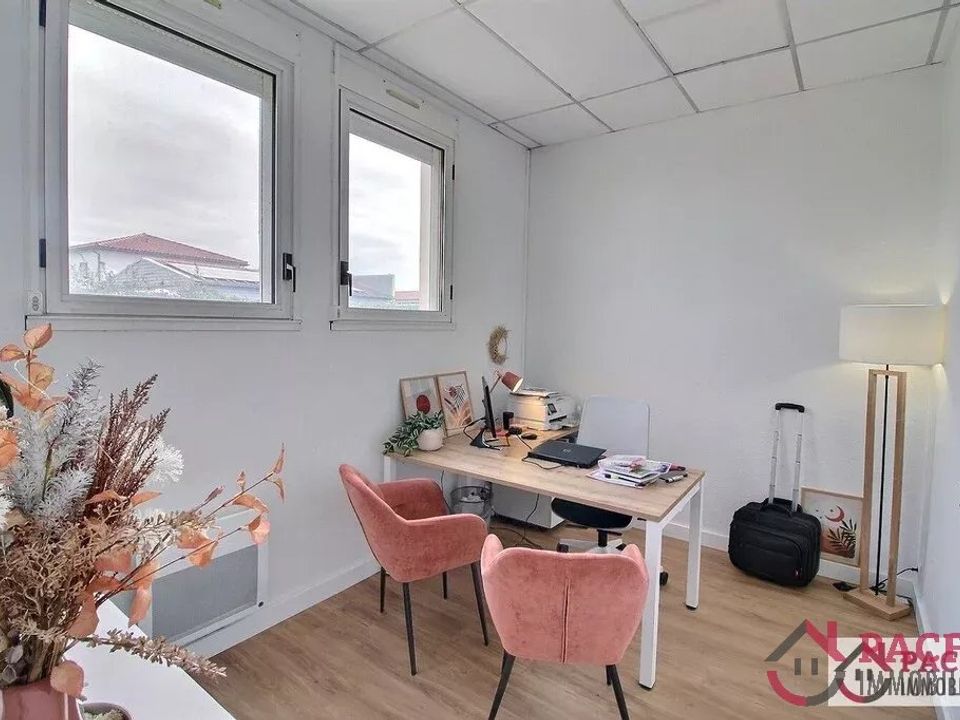 Commercial property in Saïx, Tarn - photo 2