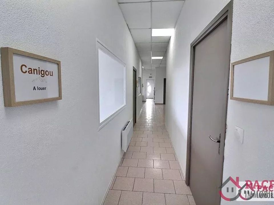 Commercial property in Saïx, Tarn - photo 3