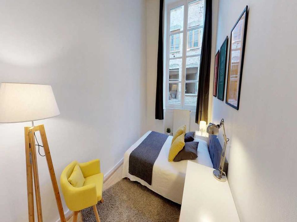 Apartment in Lyon, Rhone - photo 2