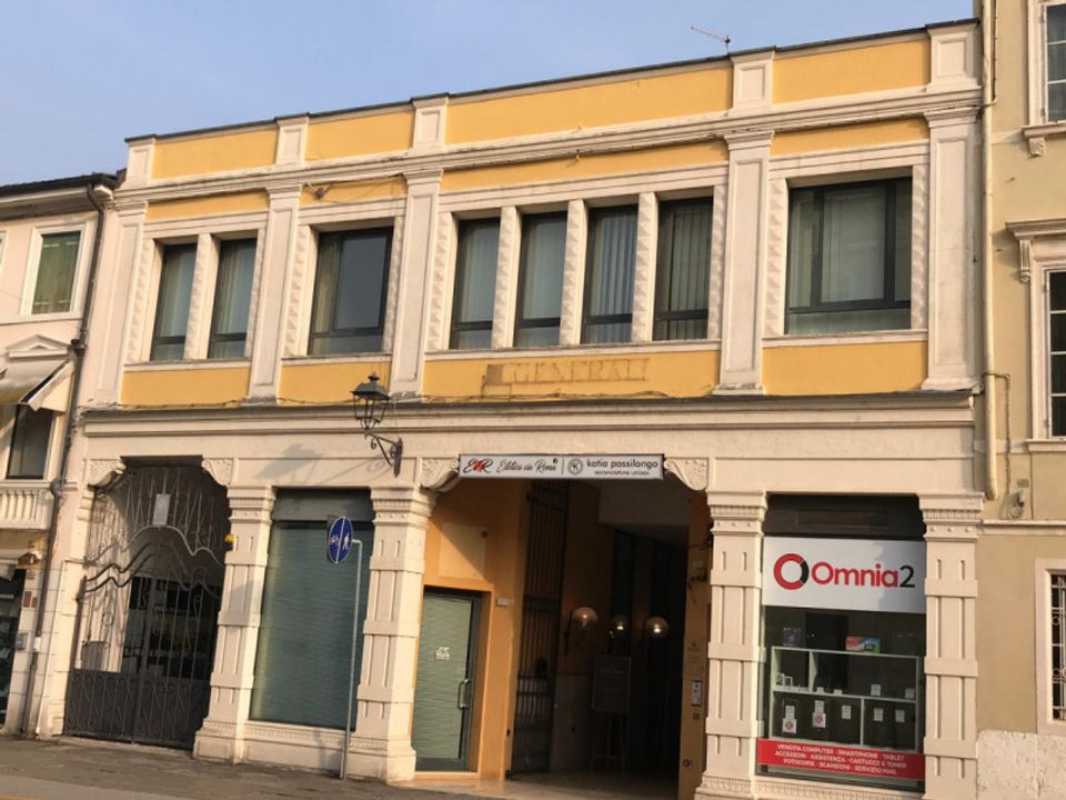 Erhvervsejendom i Lonigo, Vicenza - foto 1