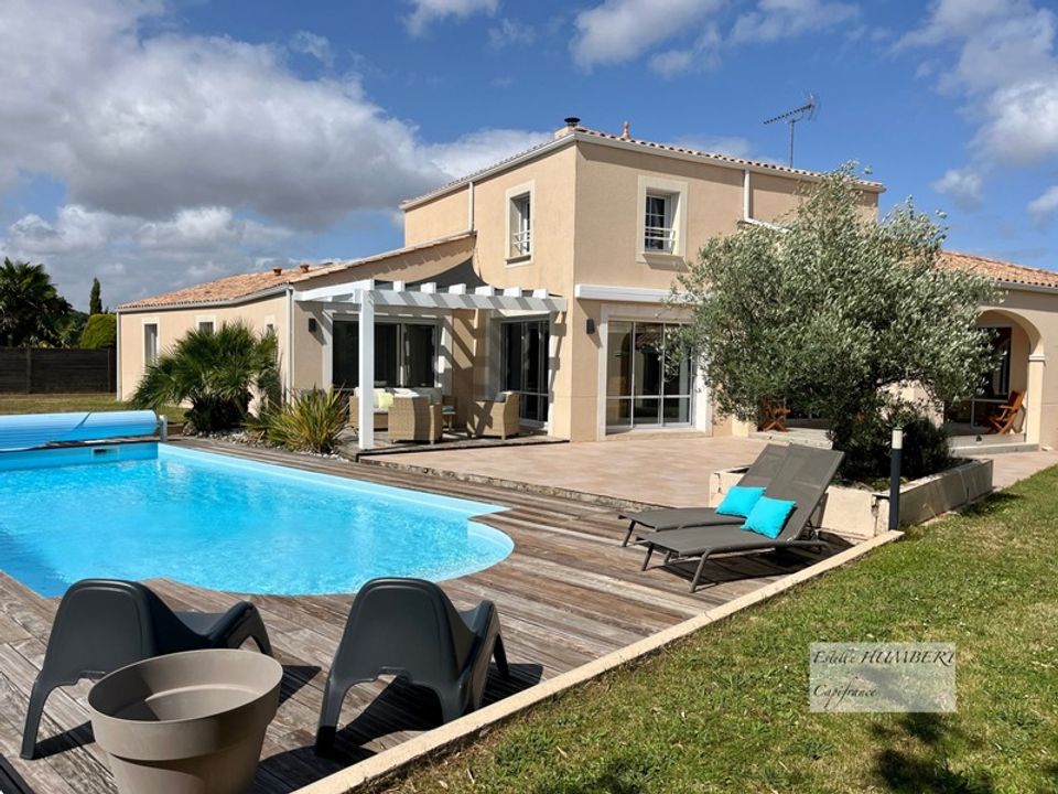 Villa i La Roche-sur-Yon, Vendee - foto 1