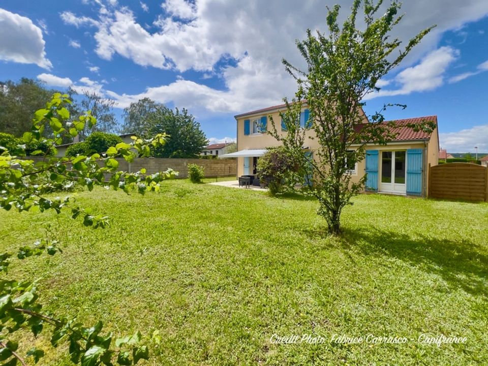 Villa en Saint-Beauzire, Puy-de-Dome - foto 1