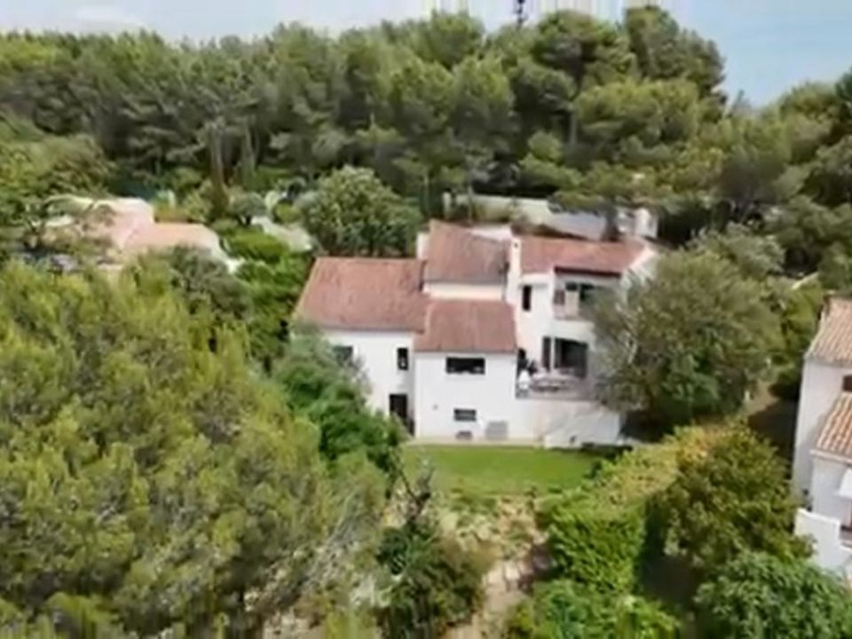 Villa i Aubagne en Provence, Bouches-du-Rhone - foto 2