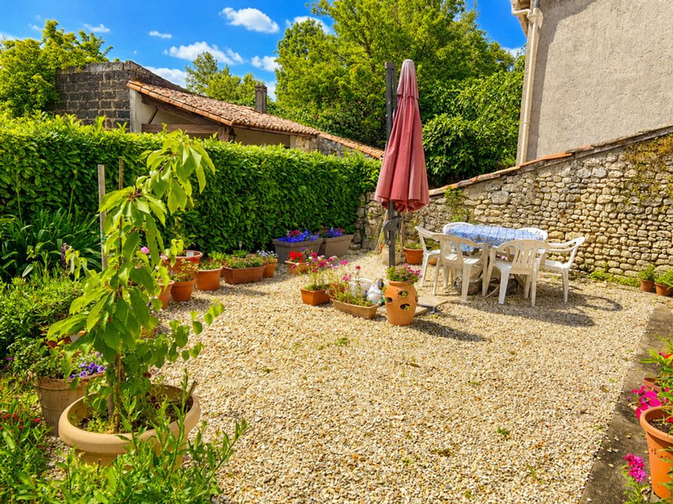 Villa in Mosnac, Charente-Maritime - foto 1