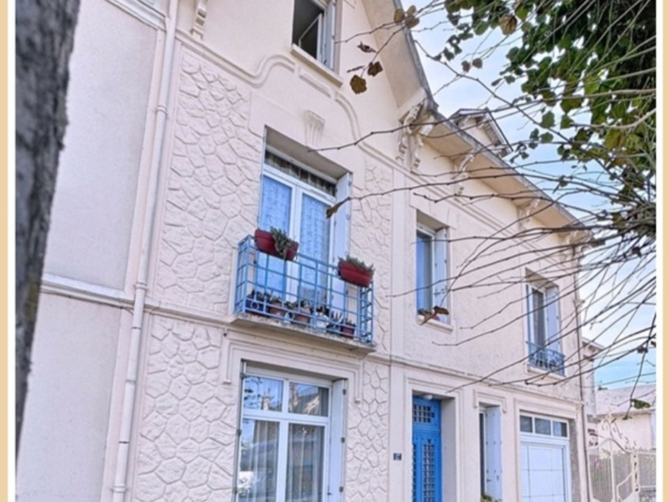Villa a Saint-Maixent-l'Ecole, Deux-Sevres - foto 1