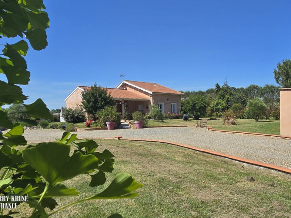 Villa en Castelsarrasin, Tarn-et-Garonne - foto 1