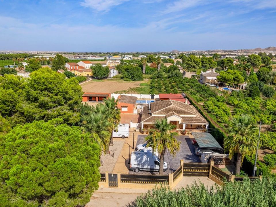 Villa in Heredades, Alicante - foto 1