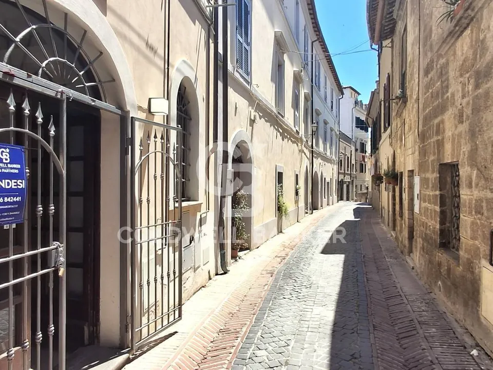 Erhvervsejendom i Tarquinia, Viterbo - foto 1