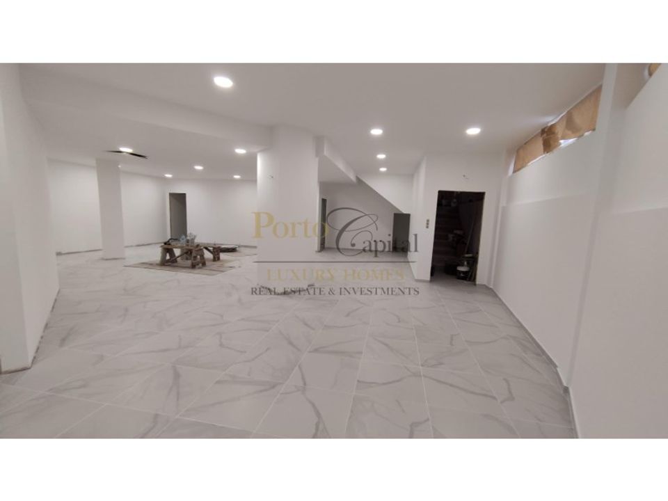 Erhvervsejendom i Senhora da Hora, Porto - foto 1