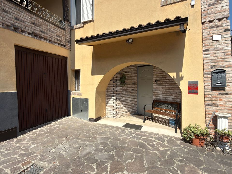 Dorpshuis in Reggio nell'Emilia, Reggio Emilia - foto 1