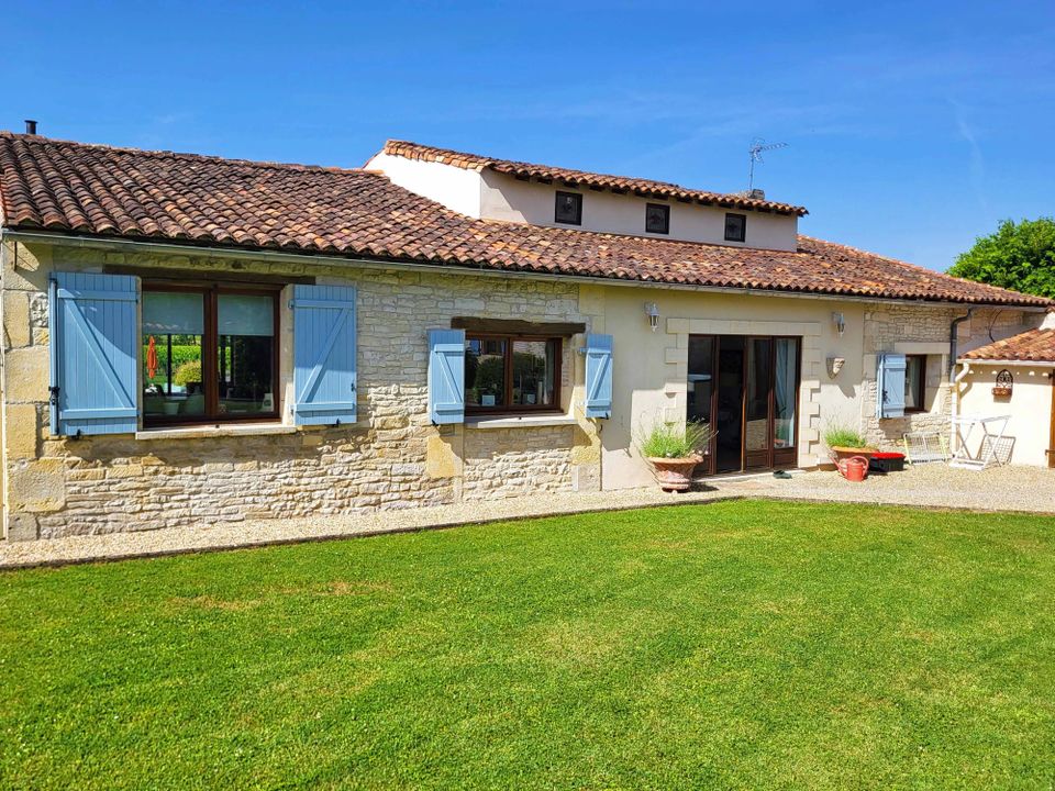 Villa in Bréville, Charente - foto 1