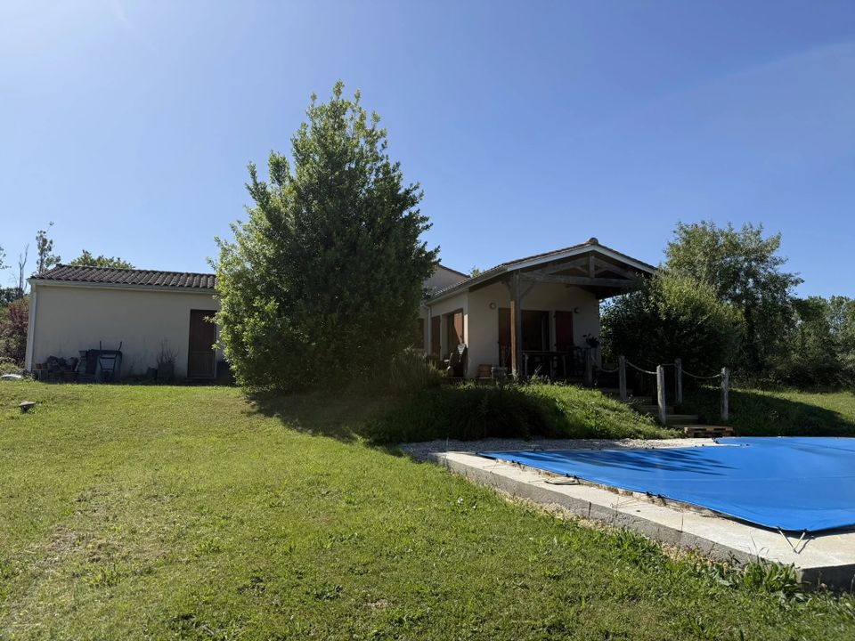 Villa in Oriolles, Charente - foto 1