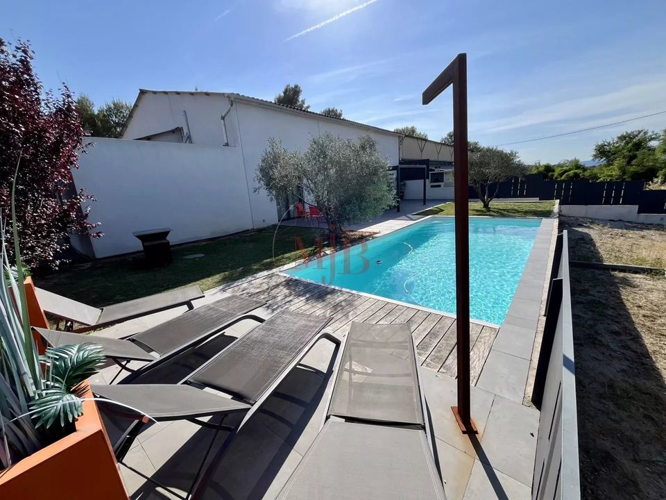 Villa en Le Puy-Sainte-Reparade, Bouches-du-Rhone - foto 1