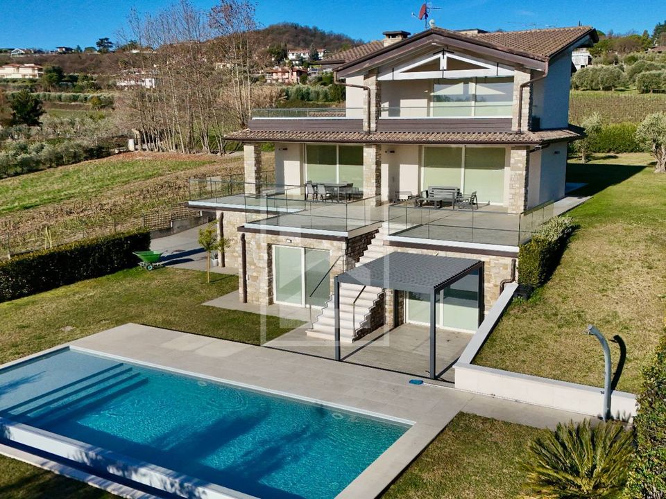 Villa i Moniga del Garda, Brescia - bilde 1