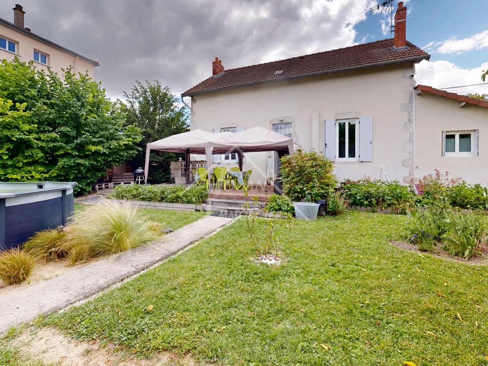 Villa in Gannat, Allier - foto 1