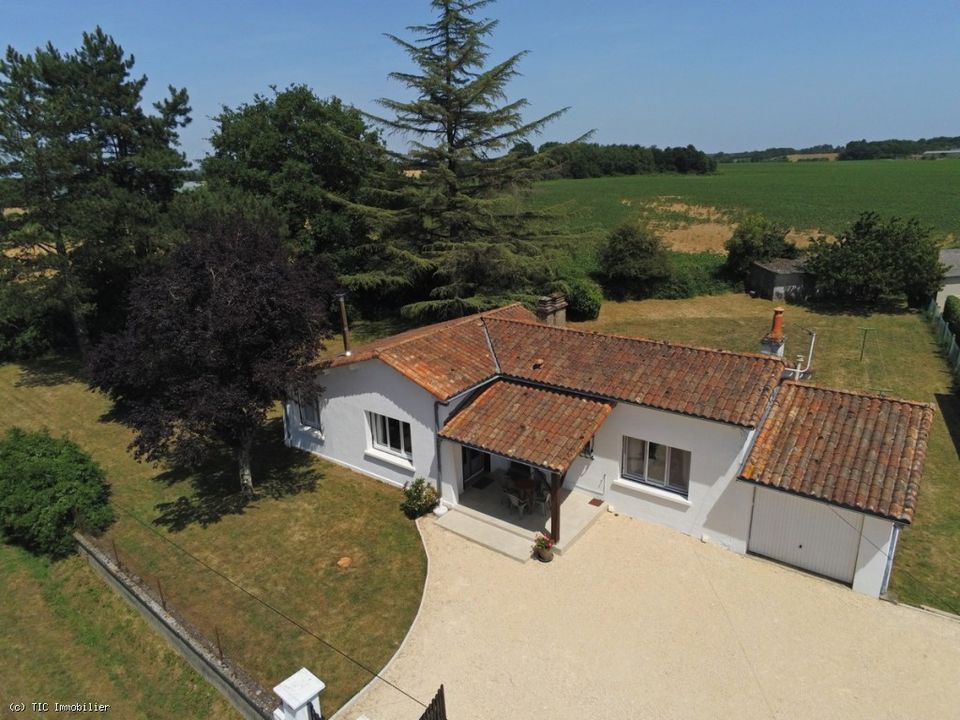 Villa en Charroux, Vienne - foto 1
