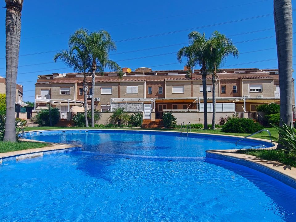 Rijtjeshuis in San Antonio De Benageber, Valencia - foto 1