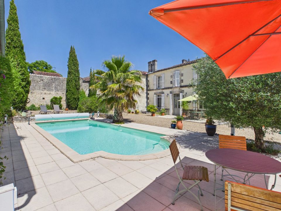 Villa i Neuvicq-le-Château, Charente-Maritime - foto 1