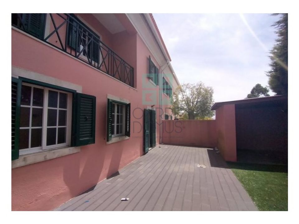 Villa in Rio de Mouro-Estacao, Lisbon - foto 2