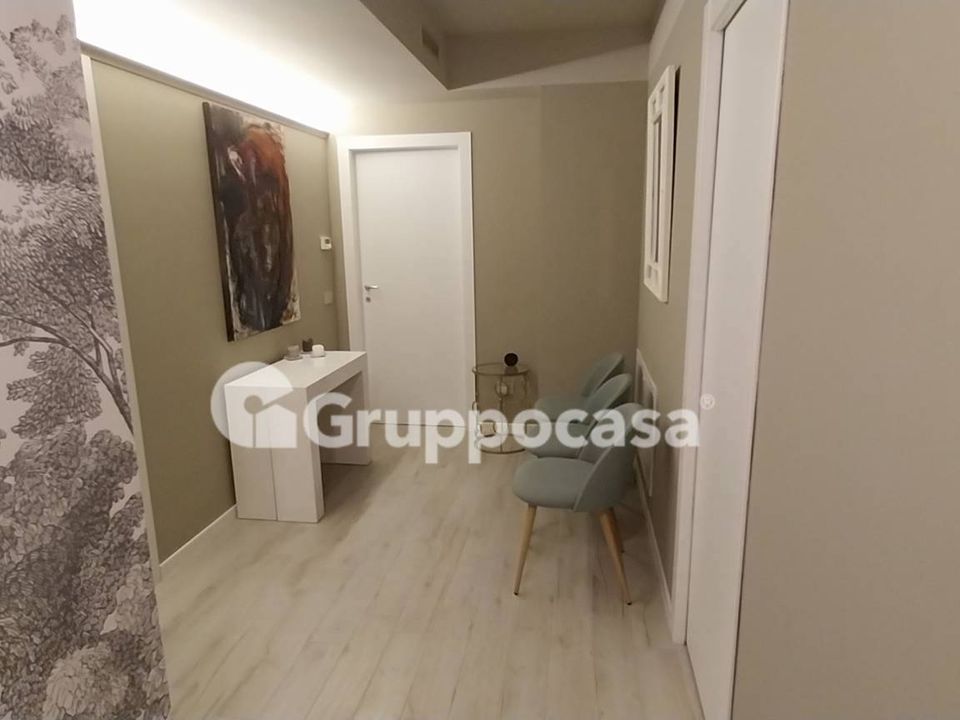 L'establiment comercial a Magenta, Milan - foto 4