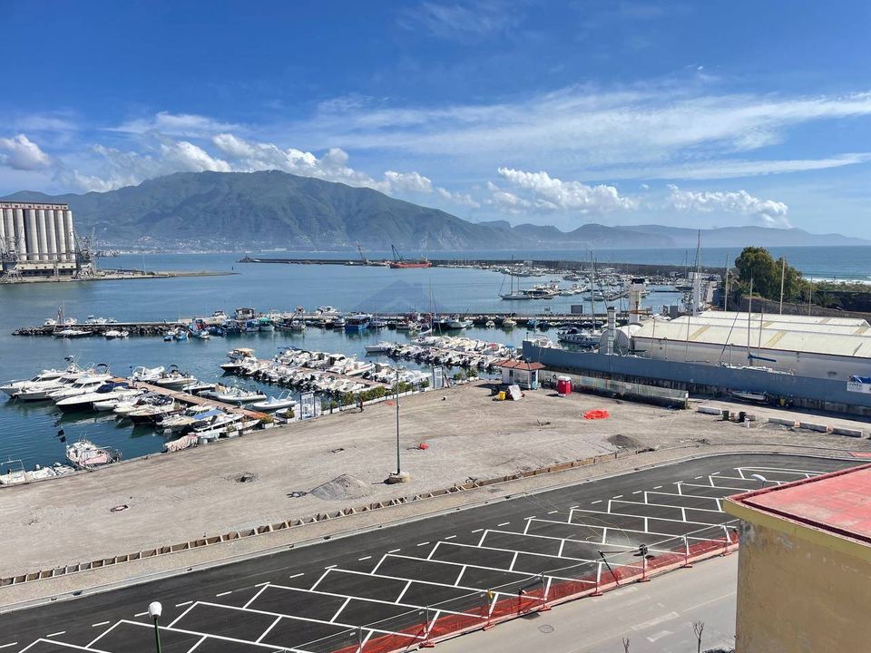 Erhvervsejendom i Torre Annunziata, Naples - foto 1
