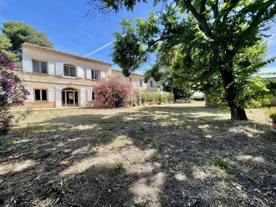 Villa in Arles, Bouches-du-Rhone - foto 1
